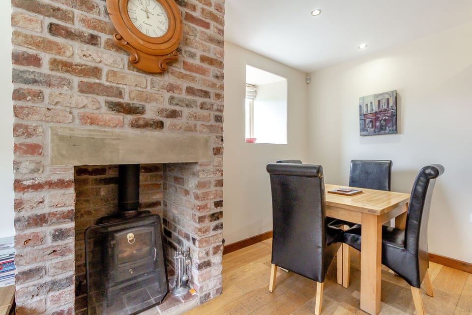 Cottage | Dining