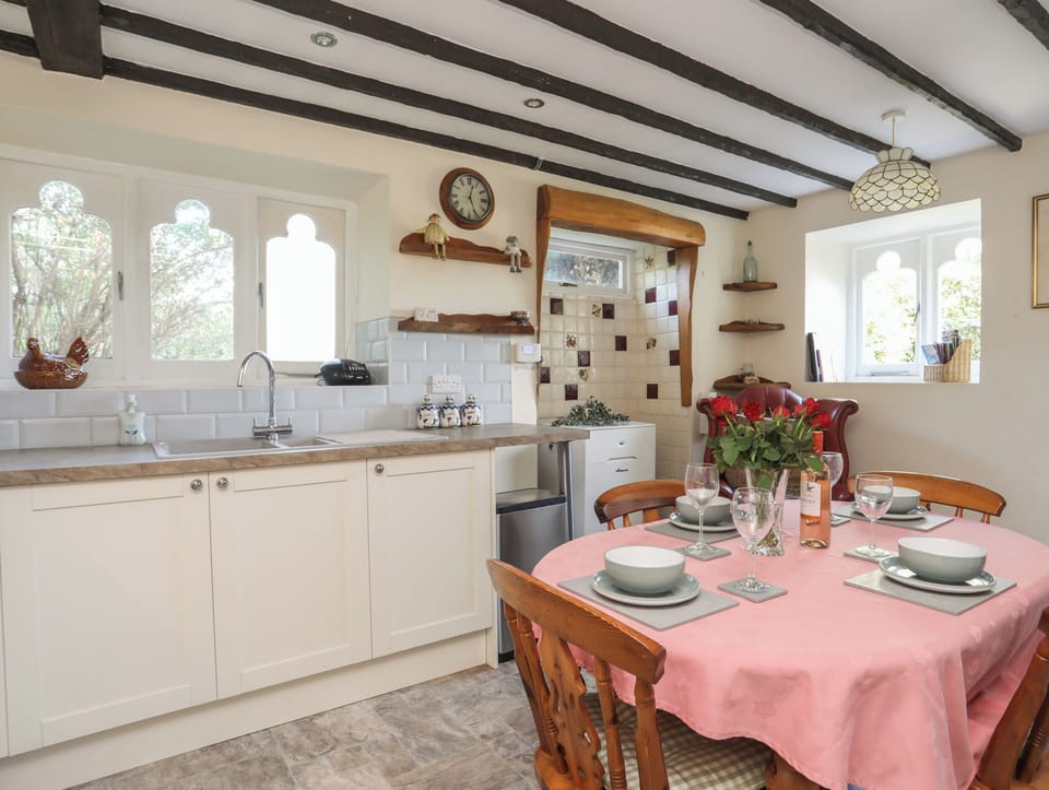 Cottage | Private kitchen | Microwave, stovetop, cookware/dishes/utensils