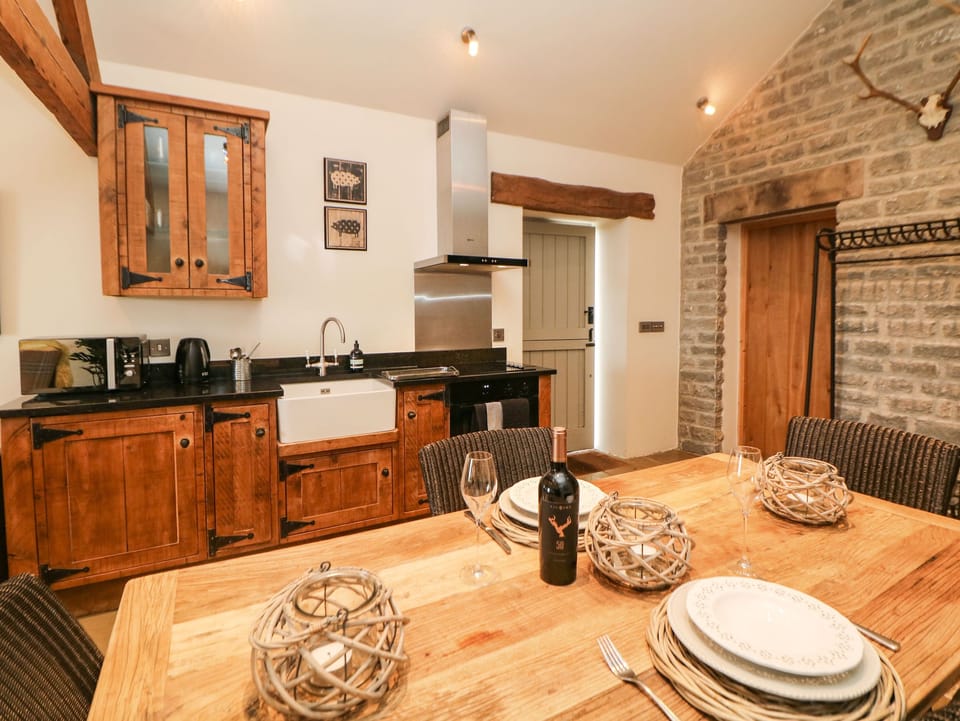 Cottage | Dining