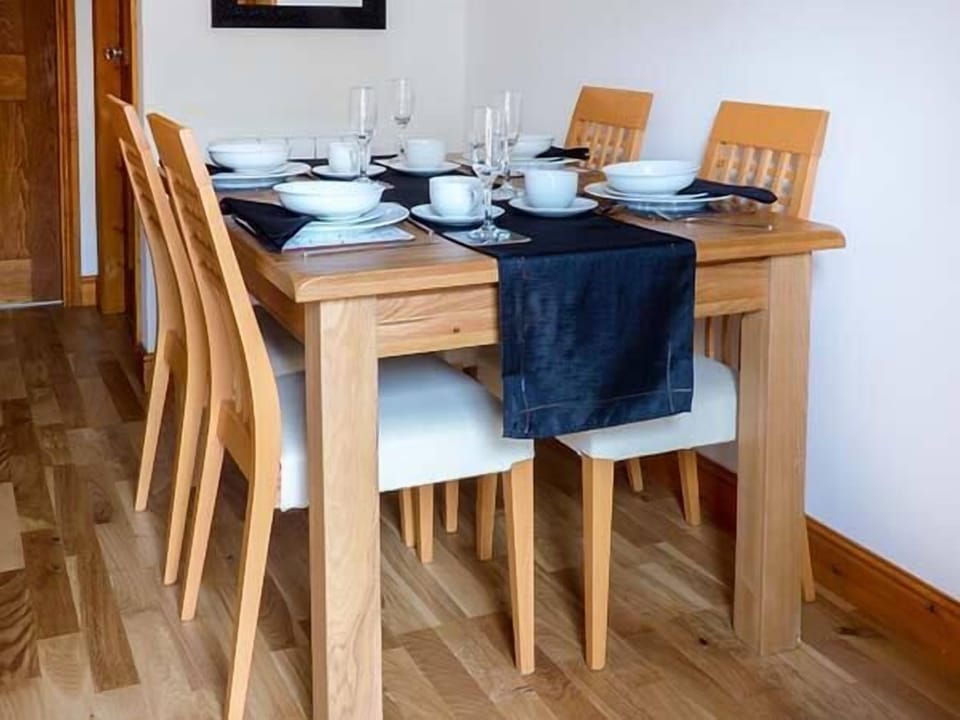 Cottage | Private kitchen | Fridge, microwave, stovetop, dishwasher