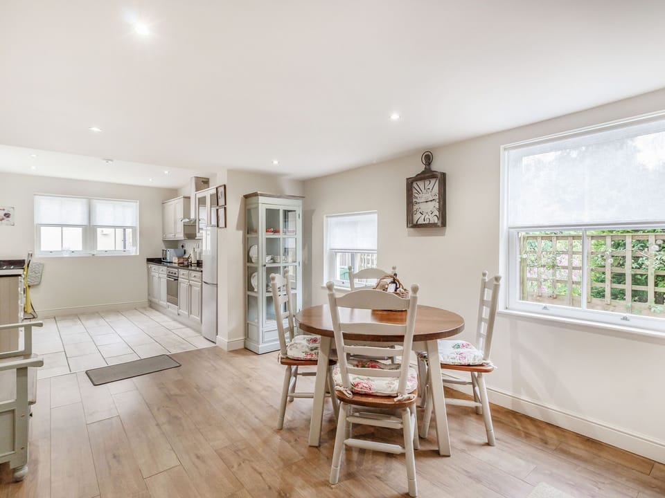 Cottage | Private kitchen | Microwave, stovetop, cookware/dishes/utensils