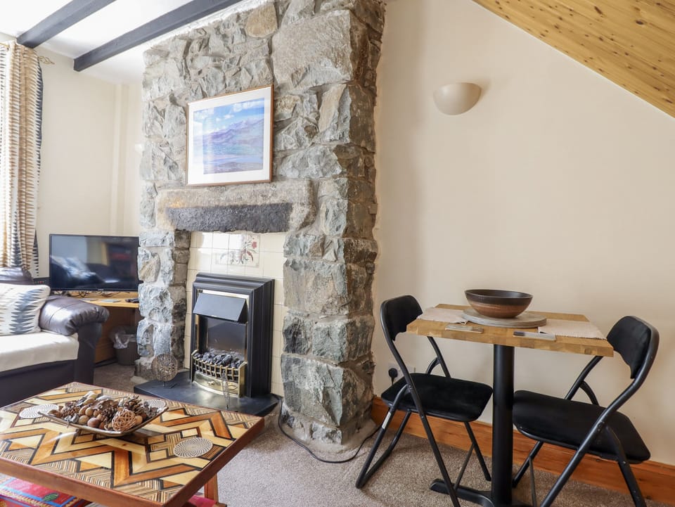 Cottage | Dining