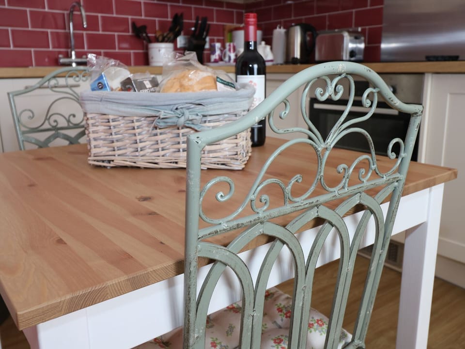 Cottage | Private kitchen | Fridge, microwave, stovetop, dishwasher