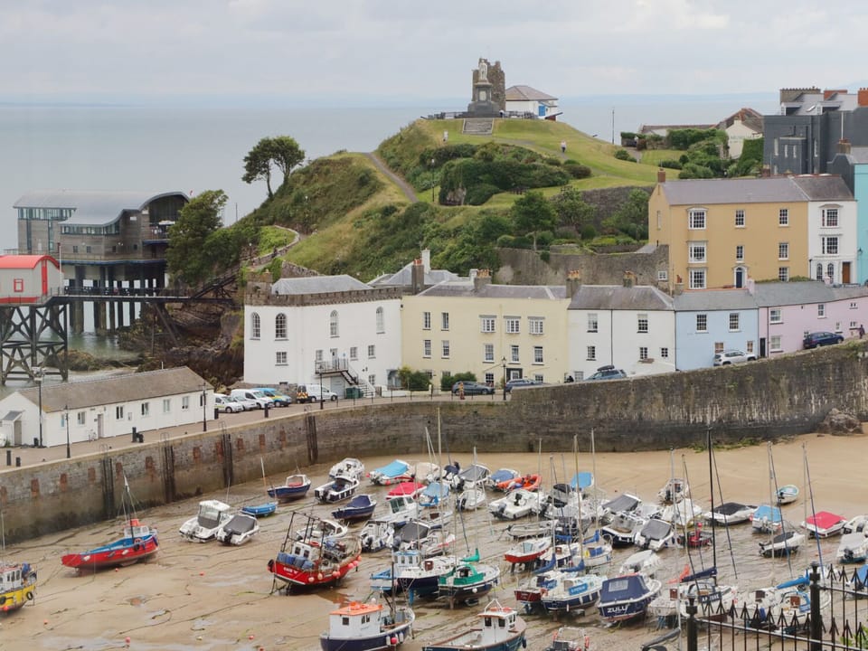 1 Beachtop Court Cottage in Wales