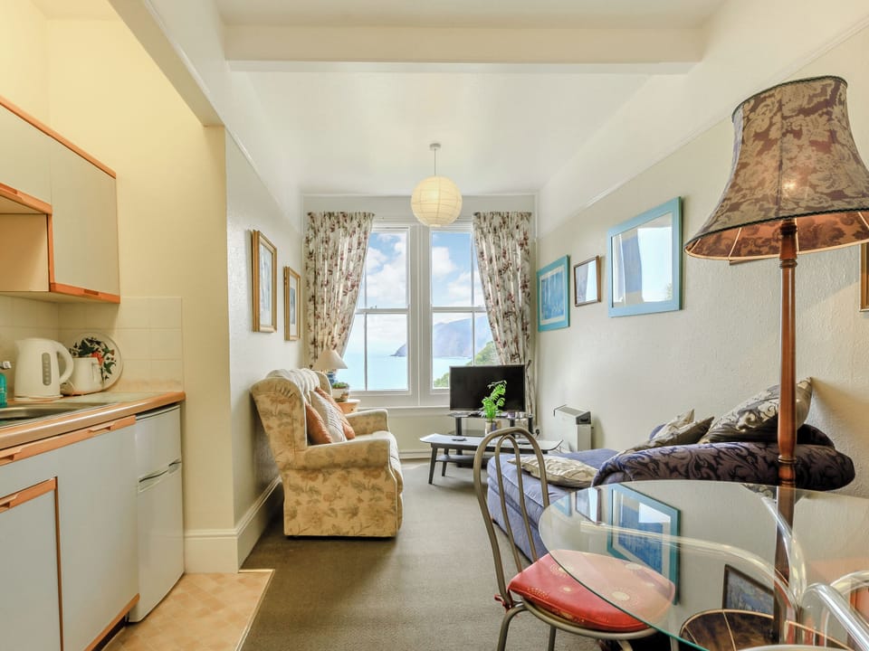 Cottage | Living area | TV