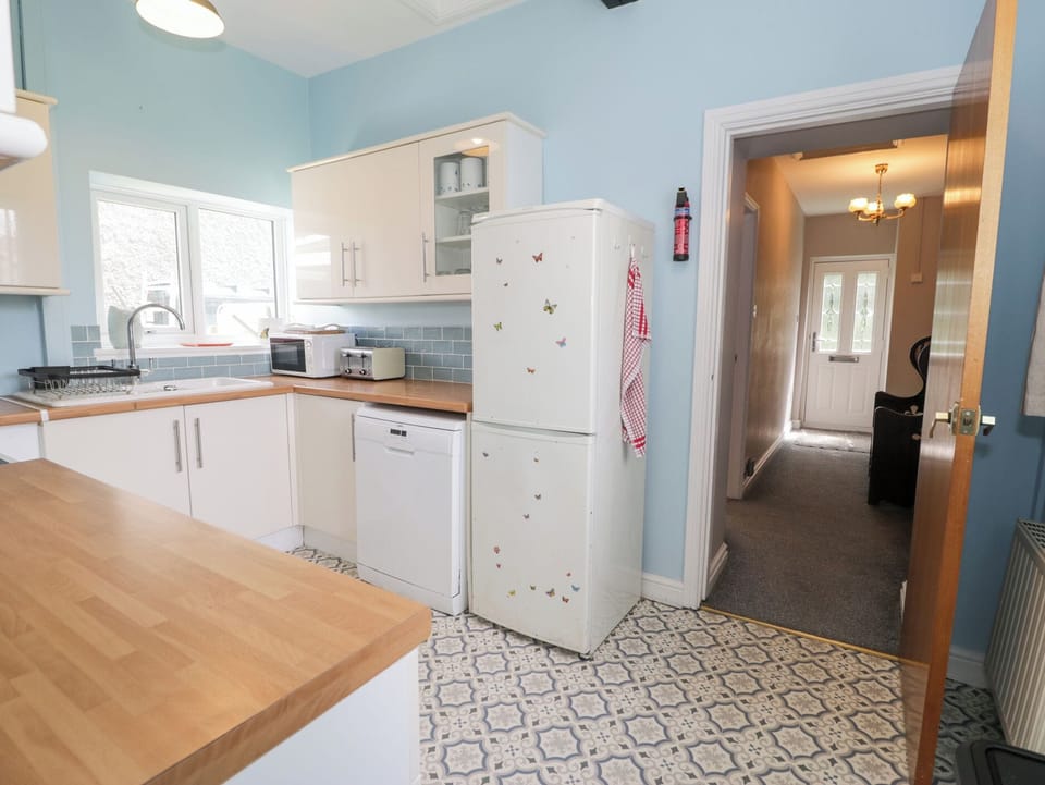 Cottage | Private kitchen | Cookware/dishes/utensils
