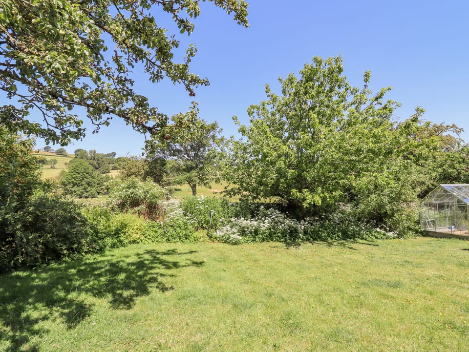 Cottage | Property grounds