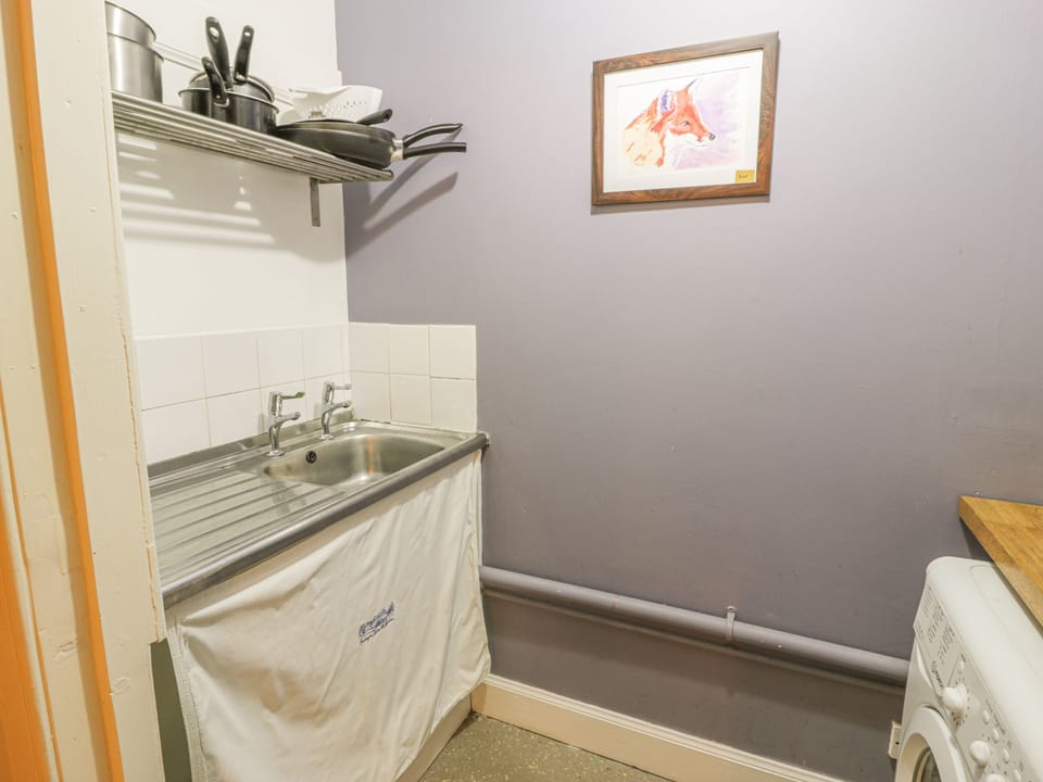 Cottage | Private kitchen | Fridge, microwave, stovetop, dishwasher