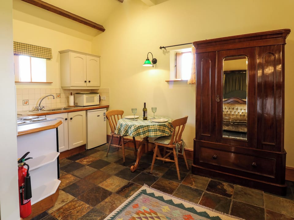 Cottage | Dining