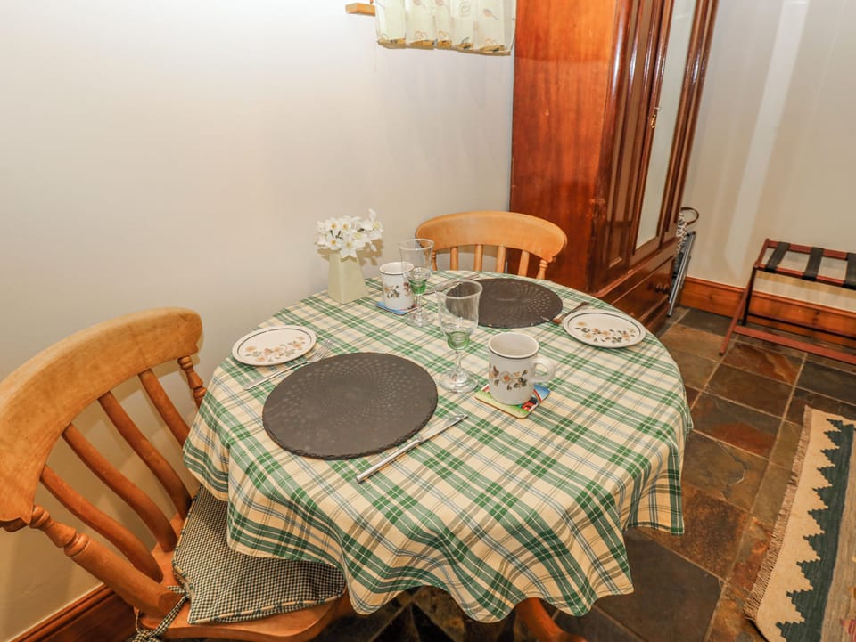 Cottage | Dining