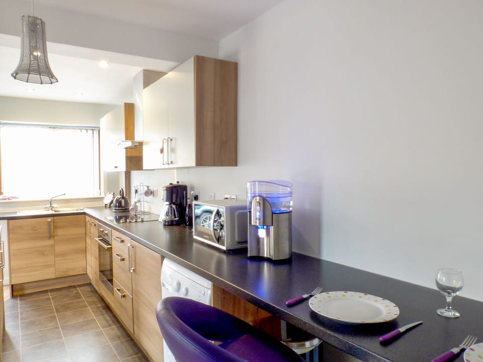 Cottage | Private kitchen | Fridge, microwave, stovetop, dishwasher