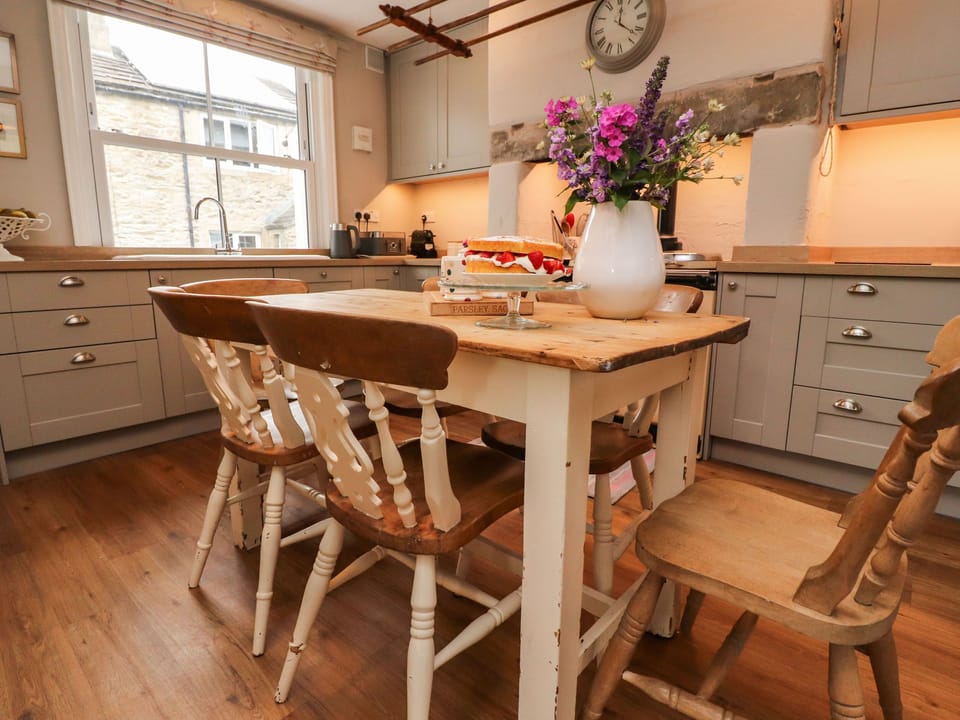 Cottage | Dining