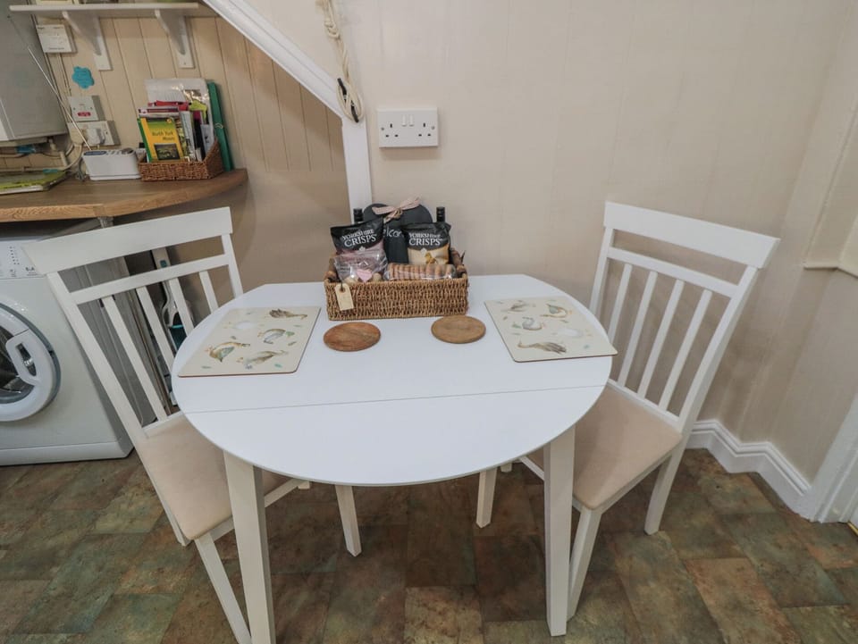 Cottage | Dining