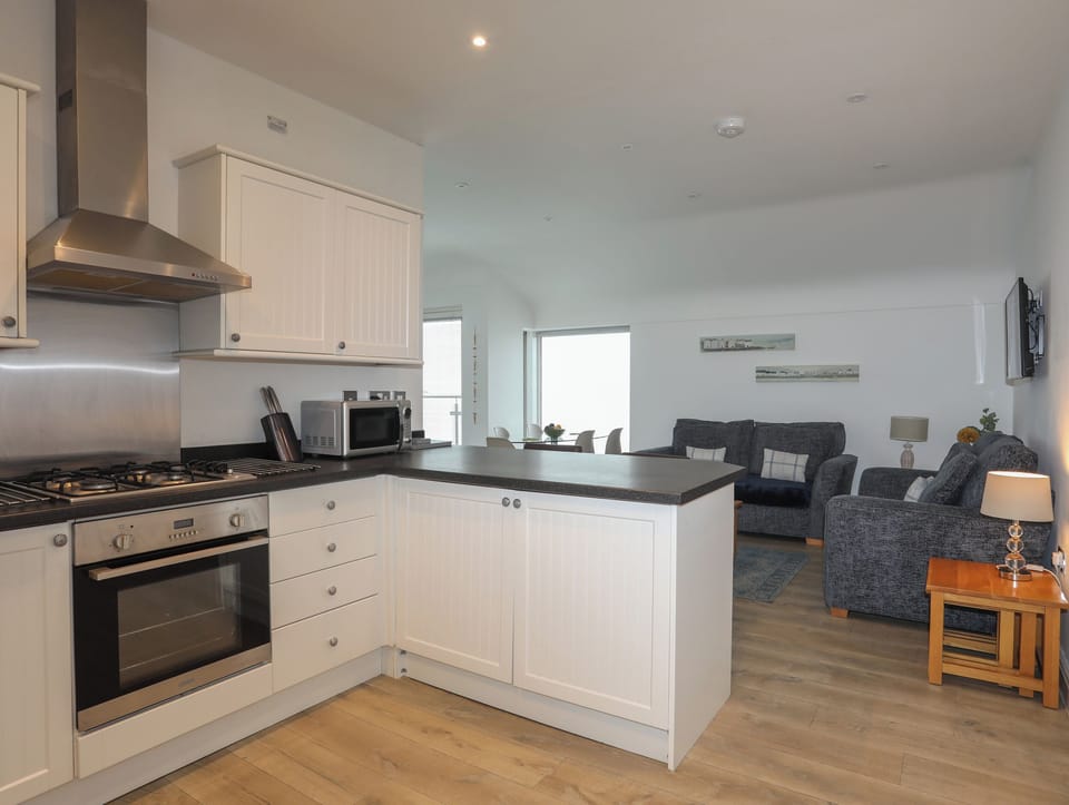 Cottage | Private kitchen | Fridge, microwave, stovetop, dishwasher