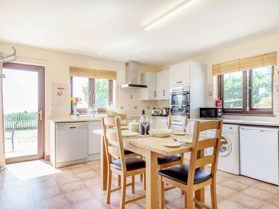 Cottage | Private kitchen | Cookware/dishes/utensils