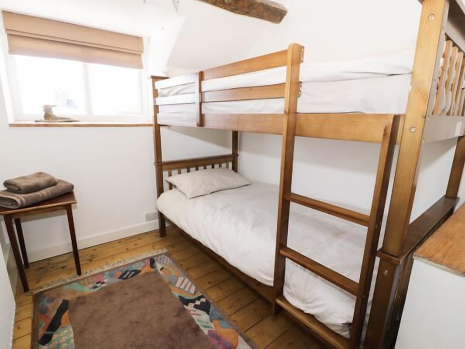 Cottage | 2 bedrooms, individually decorated, individually furnished, free WiFi