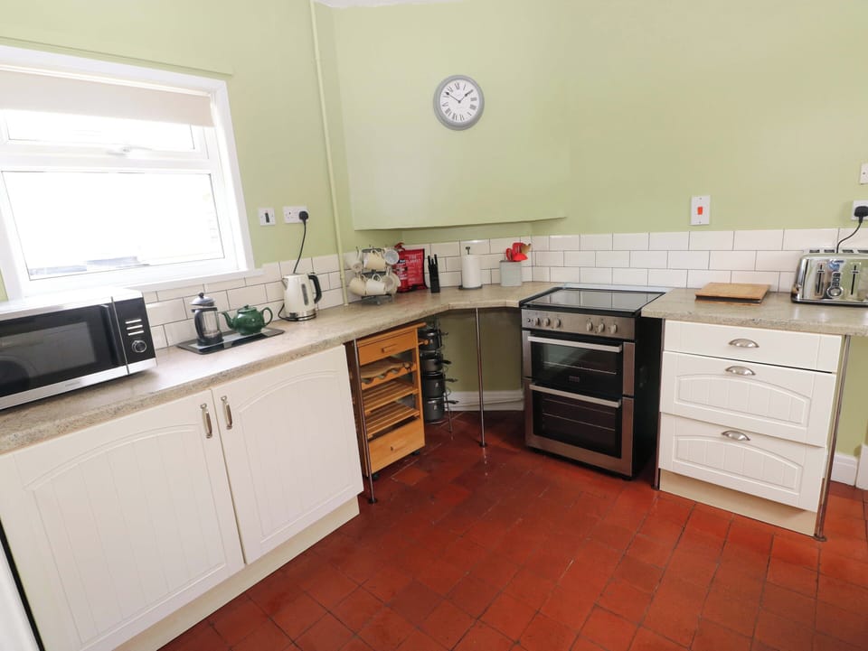 Cottage | Private kitchen | Cookware/dishes/utensils