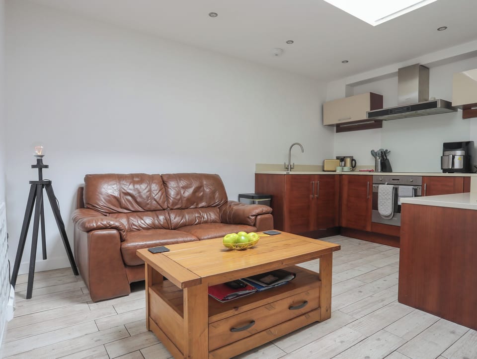 Cottage | Living area | TV