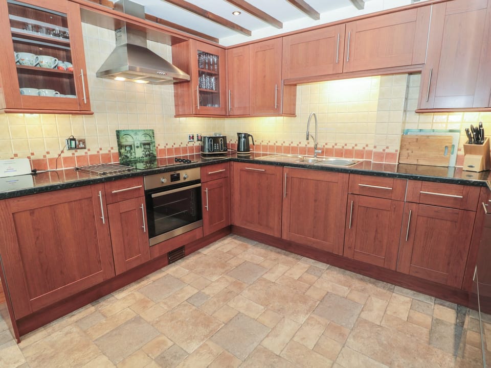 Cottage | Private kitchen | Fridge, stovetop, dishwasher, highchair