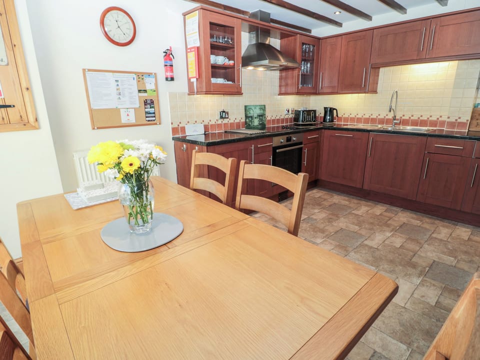 Cottage | Dining