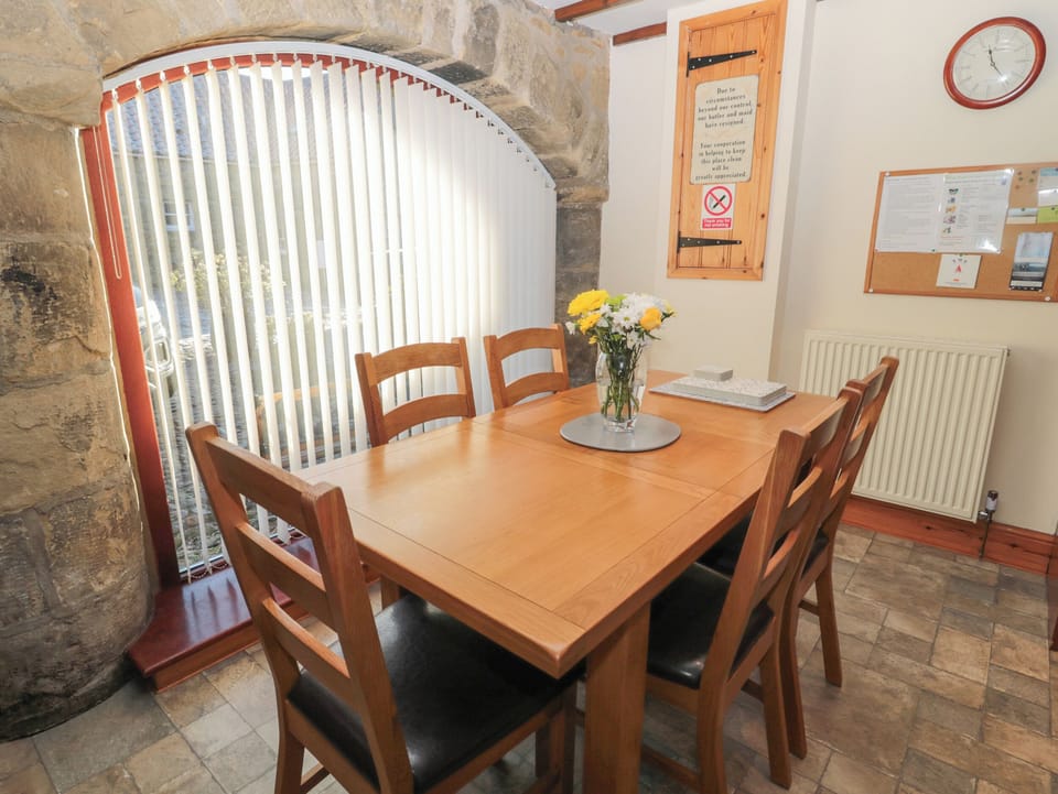 Cottage | Dining