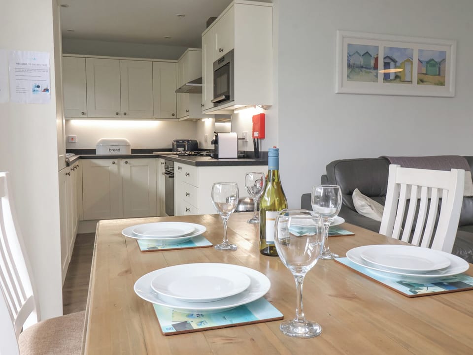 Cottage | Dining
