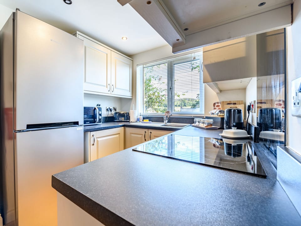 Cottage | Private kitchen | Dishwasher, cookware/dishes/utensils