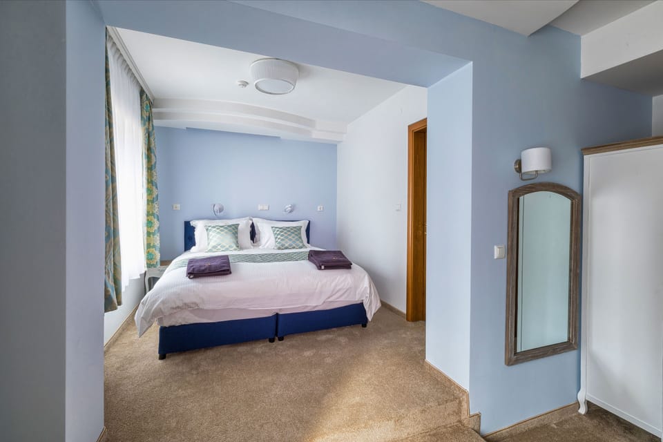 Standard Double Room | Minibar, in-room safe, desk, blackout drapes