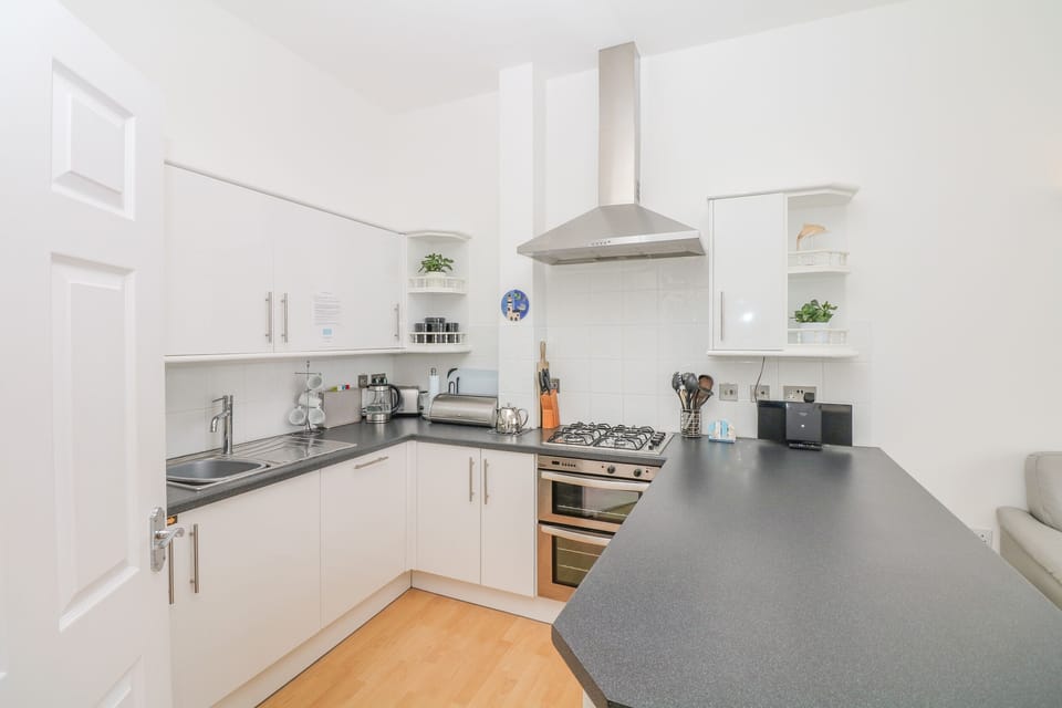 Cottage | Private kitchen | Fridge, microwave, stovetop, dishwasher