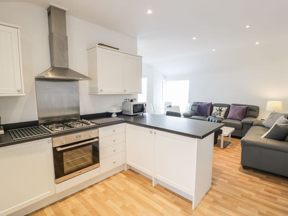 Cottage | Private kitchen | Microwave, stovetop, dishwasher, highchair