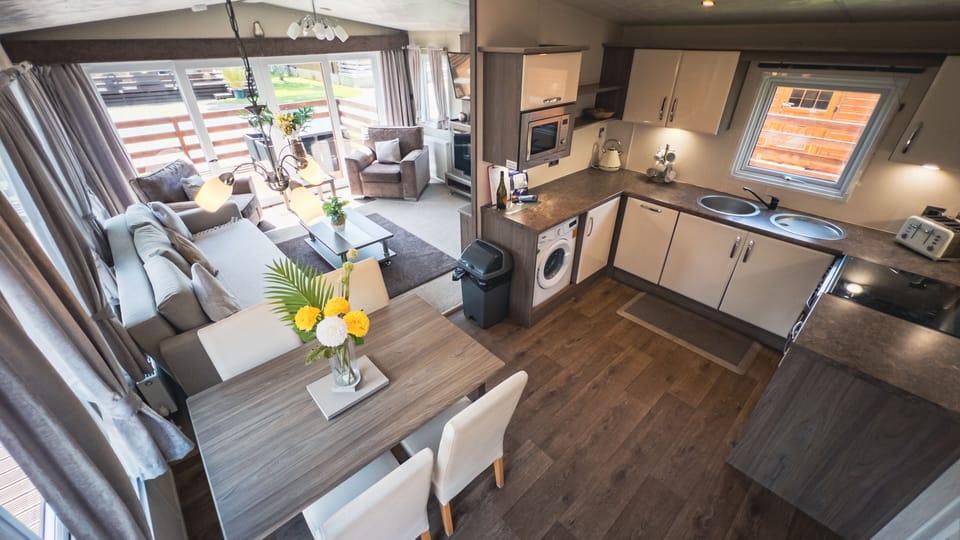 Apartment, Ensuite (Hazel Oaks) | Shared kitchen | Highchair