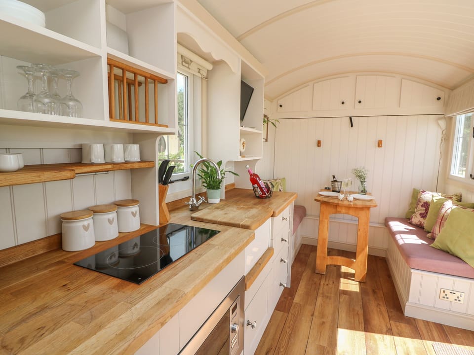 Cottage | Private kitchen | Cookware/dishes/utensils