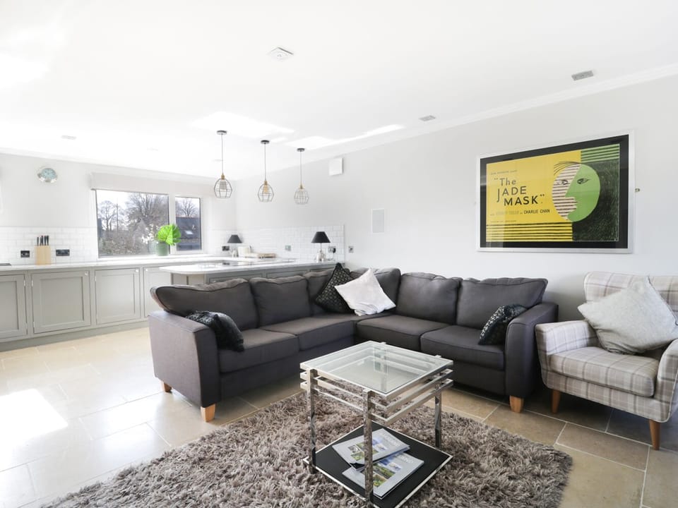 Cottage | Living area | TV