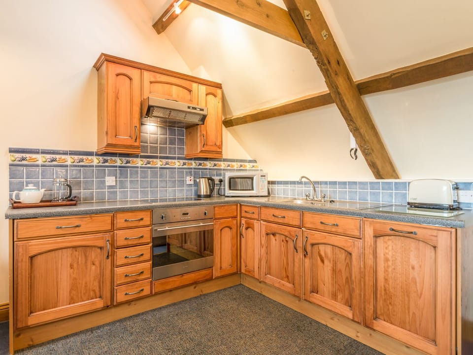 Cottage | Private kitchen | Stovetop, dishwasher, cookware/dishes/utensils