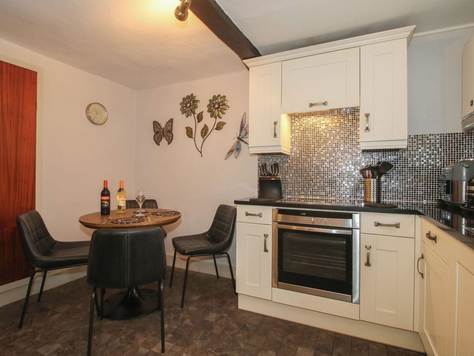 Cottage | Interior