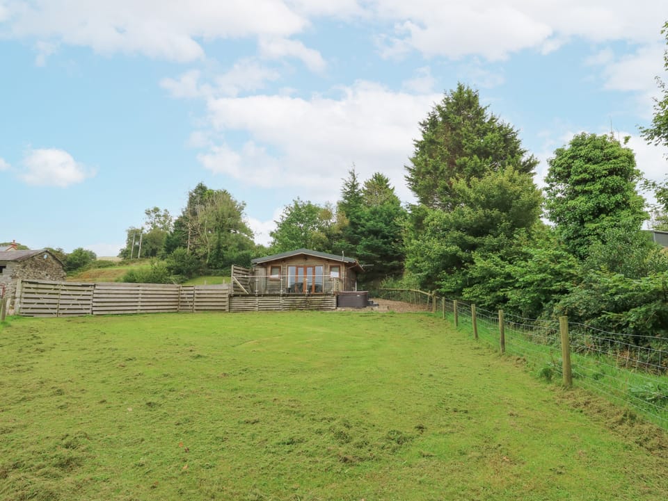 Cottage | Property grounds