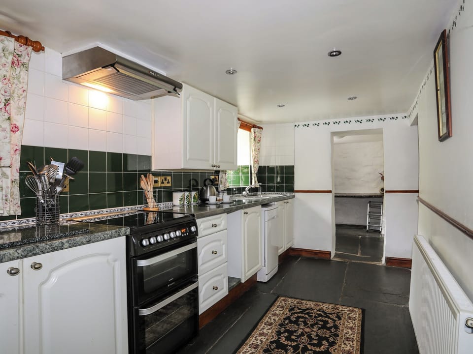 Cottage | Private kitchen | Fridge, microwave, stovetop, dishwasher