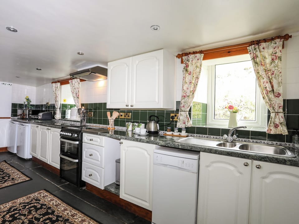 Cottage | Private kitchen | Fridge, microwave, stovetop, dishwasher