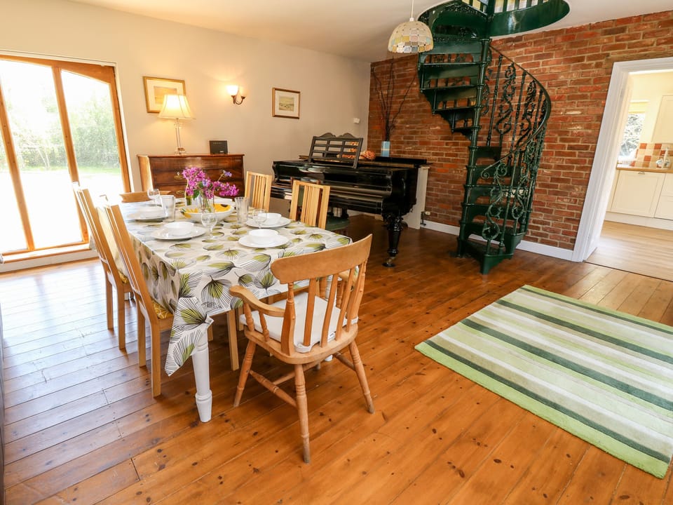 Cottage | Interior