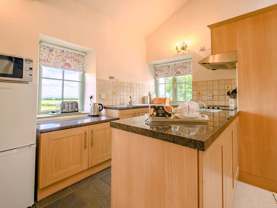 Cottage | Private kitchen | Electric kettle, highchair, cookware/dishes/utensils