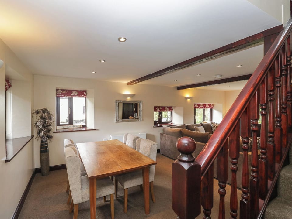 Cottage | Dining