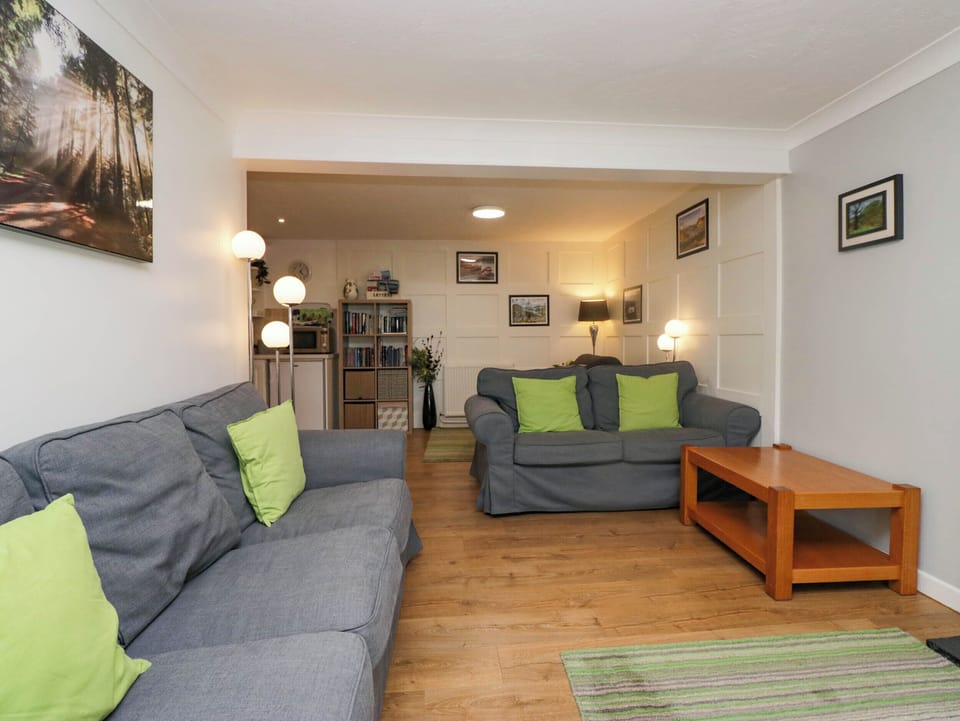 Cottage | Living area | TV