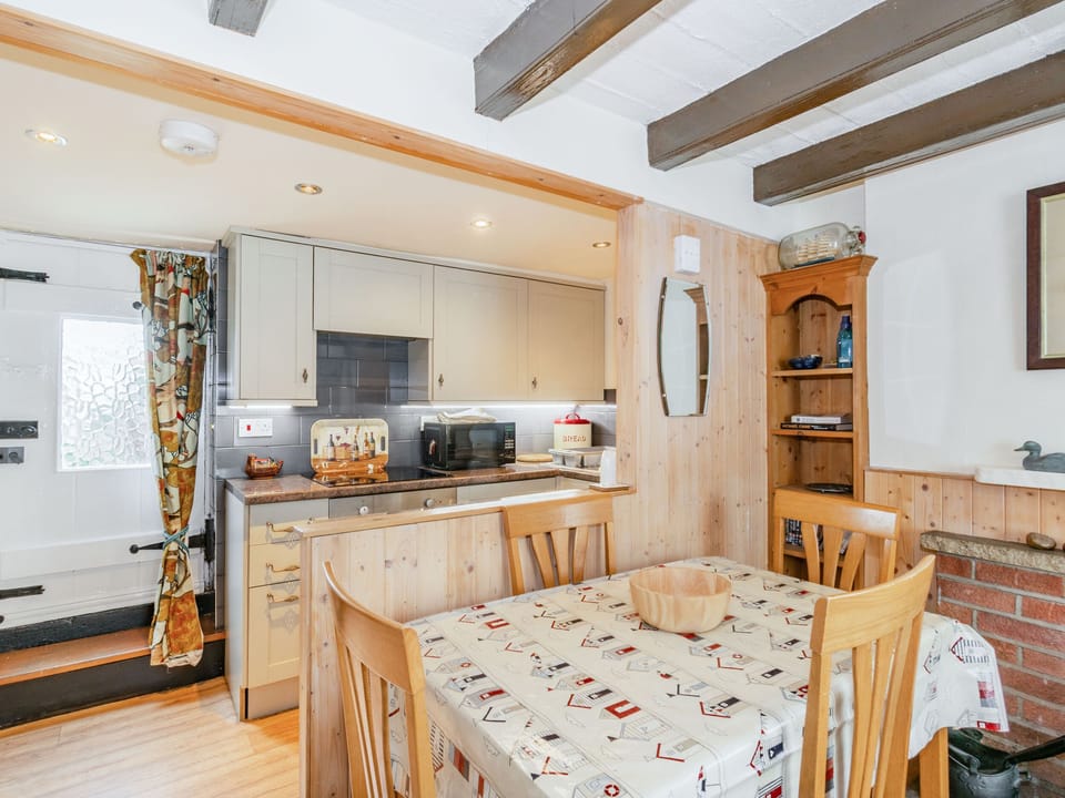 Cottage | Private kitchen | Cookware/dishes/utensils