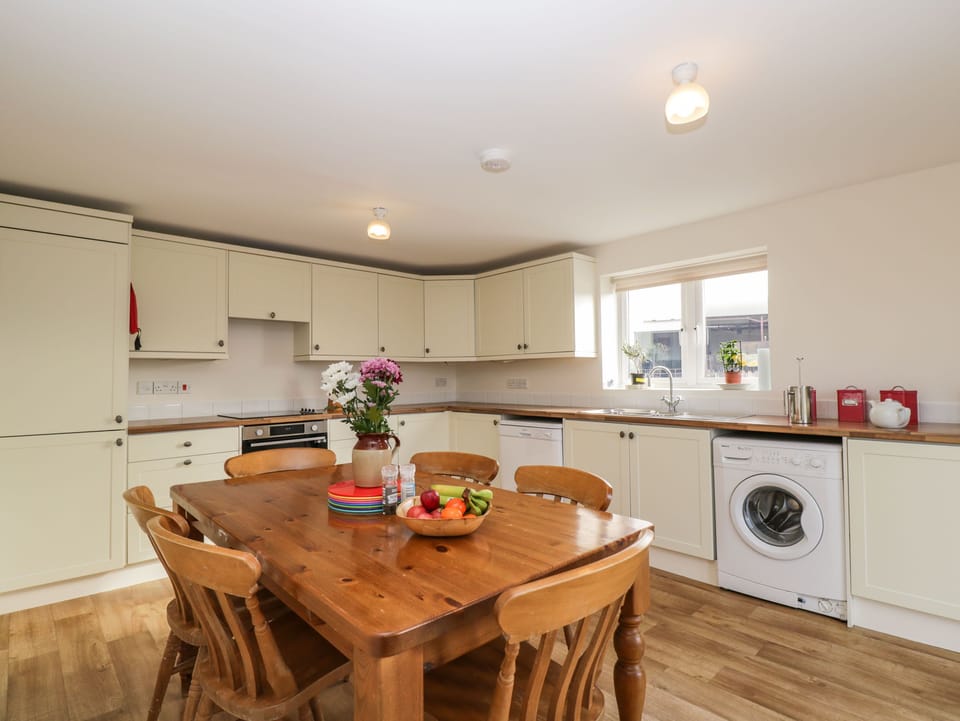 Cottage | Dining