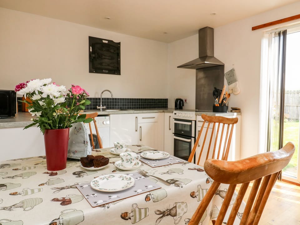 Cottage | Private kitchen | Fridge, highchair, cookware/dishes/utensils