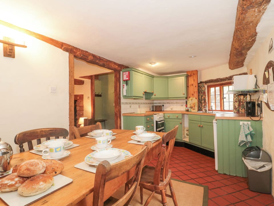 Cottage | Dining