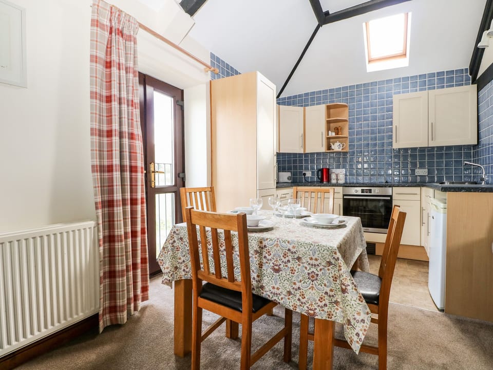Cottage | Dining
