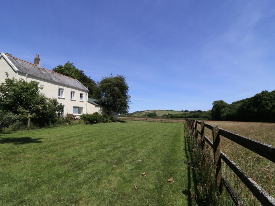 Cottage | Property grounds