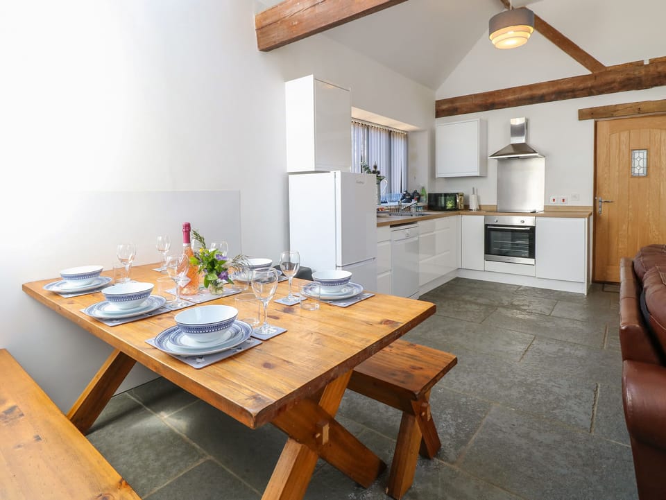 Cottage | Private kitchen | Fridge, microwave, stovetop, dishwasher