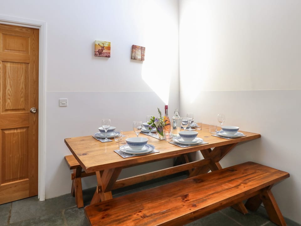 Cottage | Dining